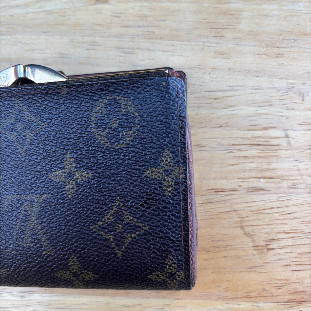 Louis Vuitton Brown Monogram Kisslock Wallet - Picture 7 of 16